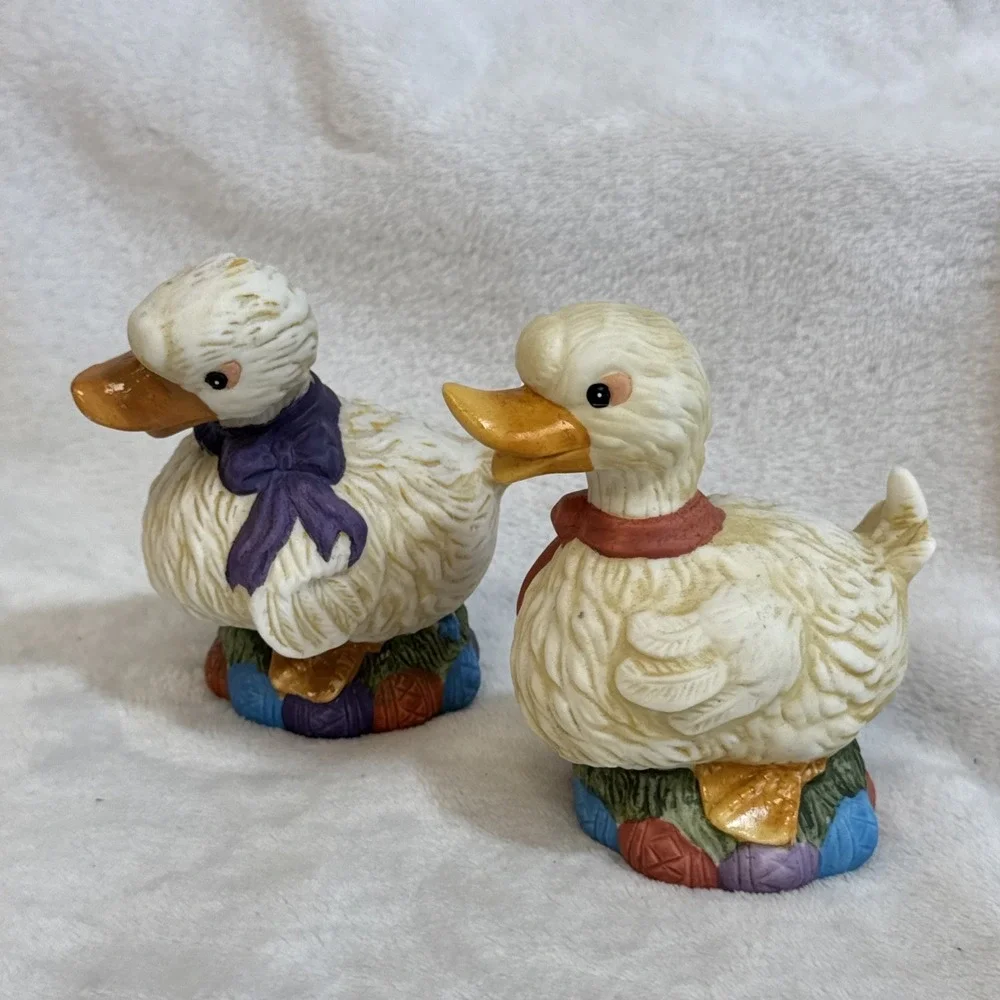 Vintage Duck Figurines Set of 2 Yarn Ball Base‎ Home Decor Shelf Display